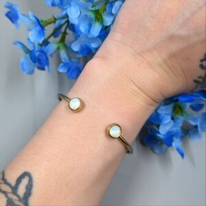 Simple and Minimalist Milk Crystal Open Style Vintage Bangle Bracelet